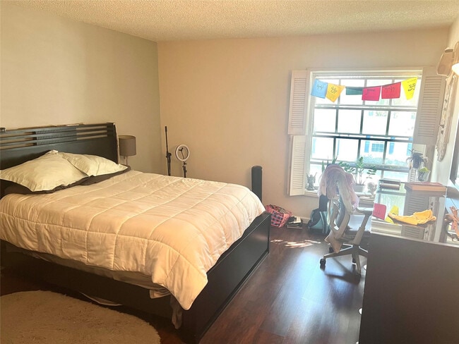 Building Photo - 2191 NE 68th St