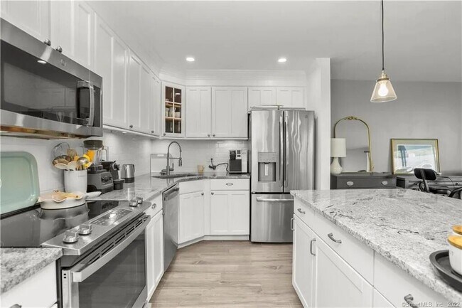 Foto del edificio - 3 Seir Hill Rd