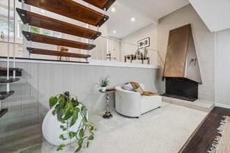 Building Photo - 5242 Memorial Dr