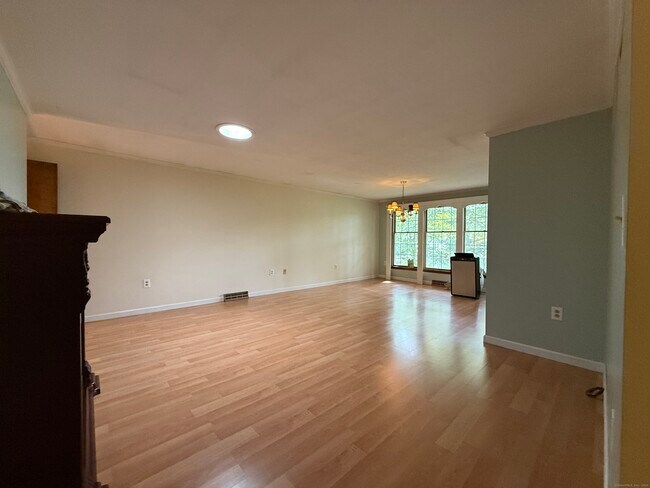 Foto del edificio - 56 Wedgewood Dr