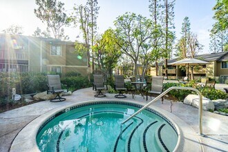 Interior Photo - River Oaks Apartments