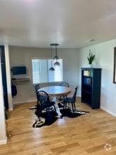 Building Photo - 2703 W Meadowwood