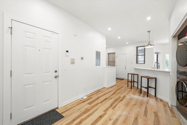 Foto del edificio - 348 E 41st St