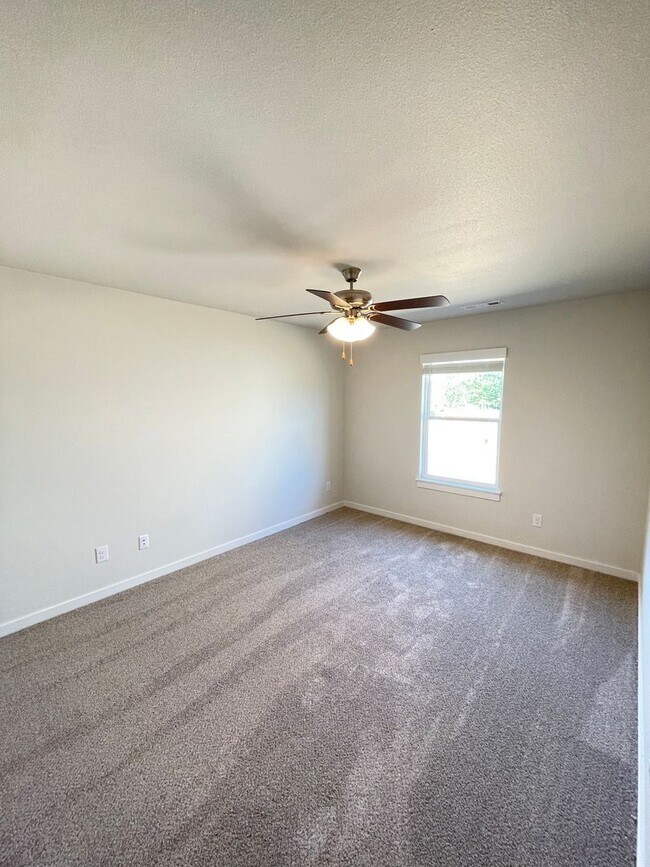 Foto del edificio - Brand New Construction 4 bedroom 2 bath