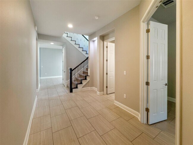 Building Photo - 7112 Cut Plains Trail