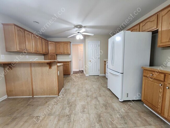 Foto del edificio - 245 Wisteria Blvd
