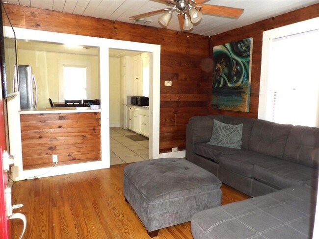 Foto del edificio - 459 E Commerce St