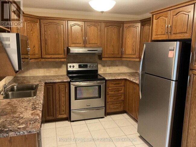 Photo du bâtiment - 2555-2555 3rd Ave W