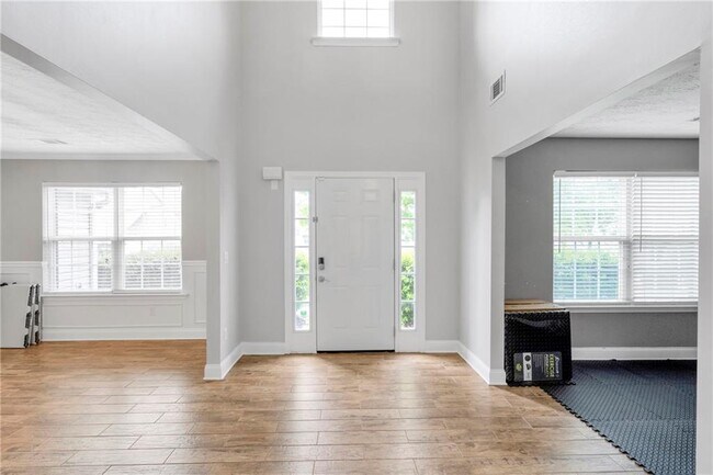 Foto del edificio - 709 Roxholly Ln NE