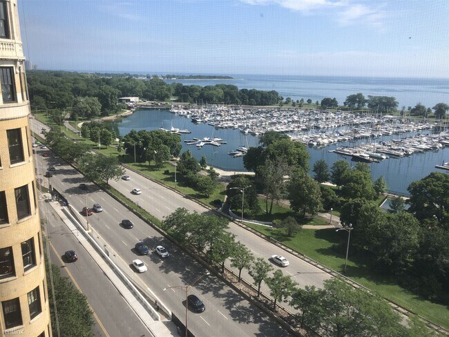 Building Photo - 3270 N Lake Shore Dr