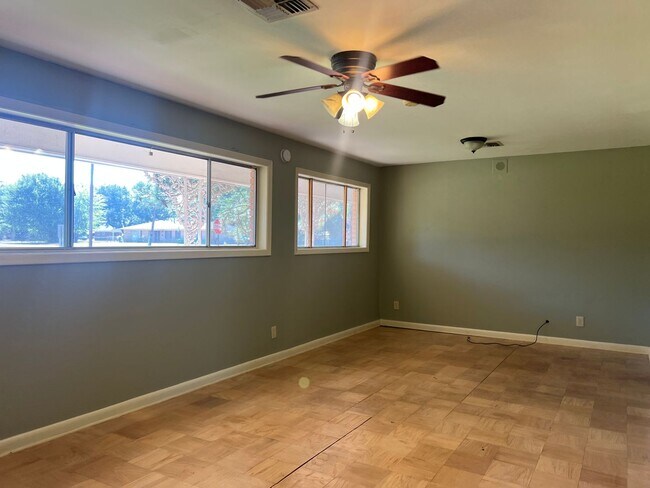 Building Photo - Central Bossier
