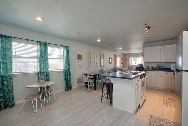 Building Photo - 510 Oyster St