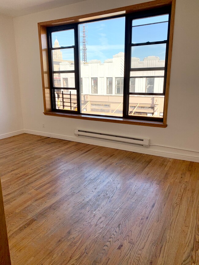 Living Room - 46 N Village Ave