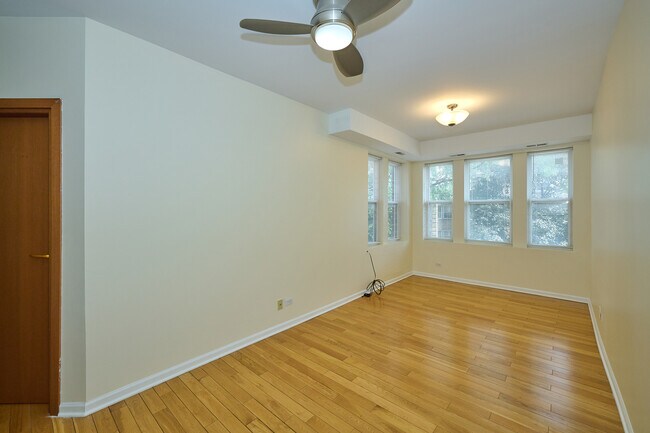 Foto del edificio - 4904 N Springfield Ave