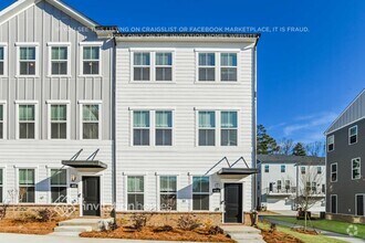 Building Photo - 8016 Roest Ln