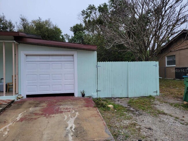 Building Photo - 1096 Tivoli Dr