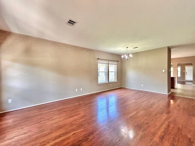 Foto del edificio - Beautiful & Spacious 3BR/2.5BA One-Level H...