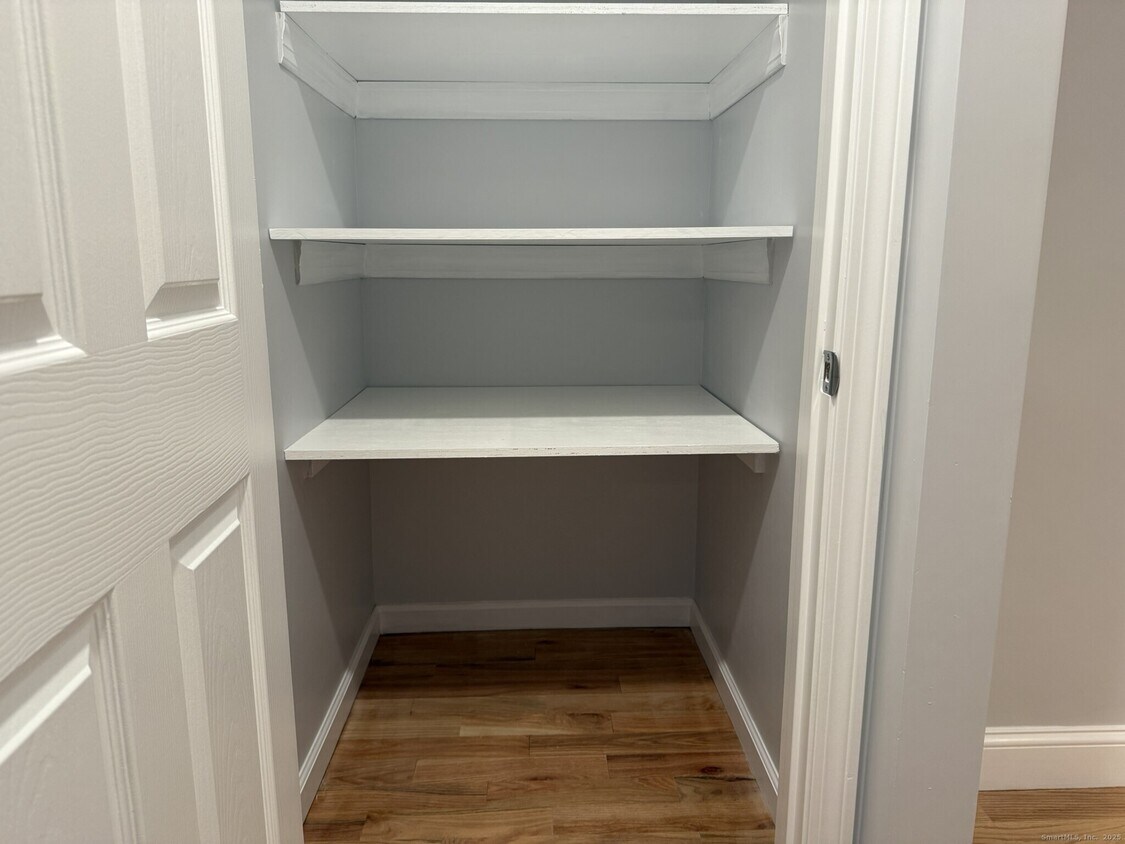 Primary Photo - 755 Hart St