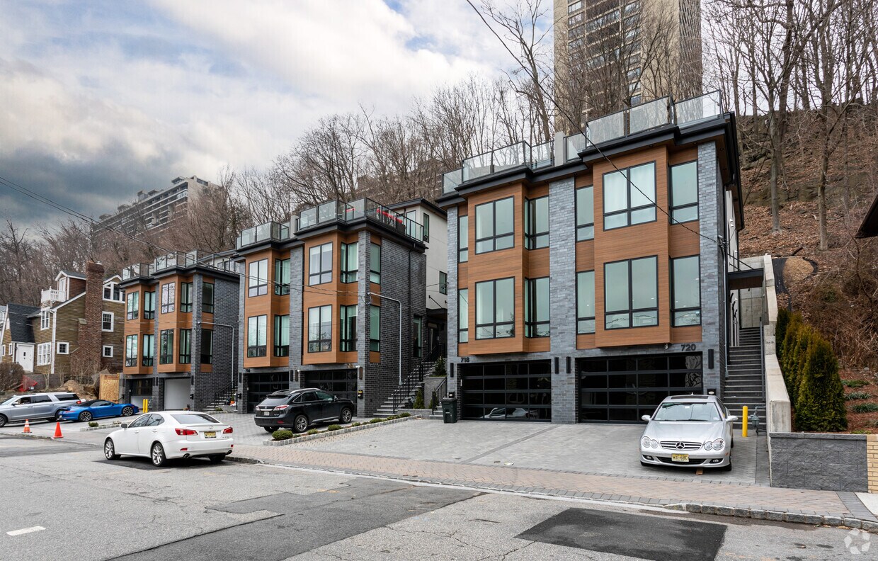 Building Photo - 710 Undercliff Ave