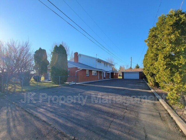Foto del edificio - 820 2nd Ave NW