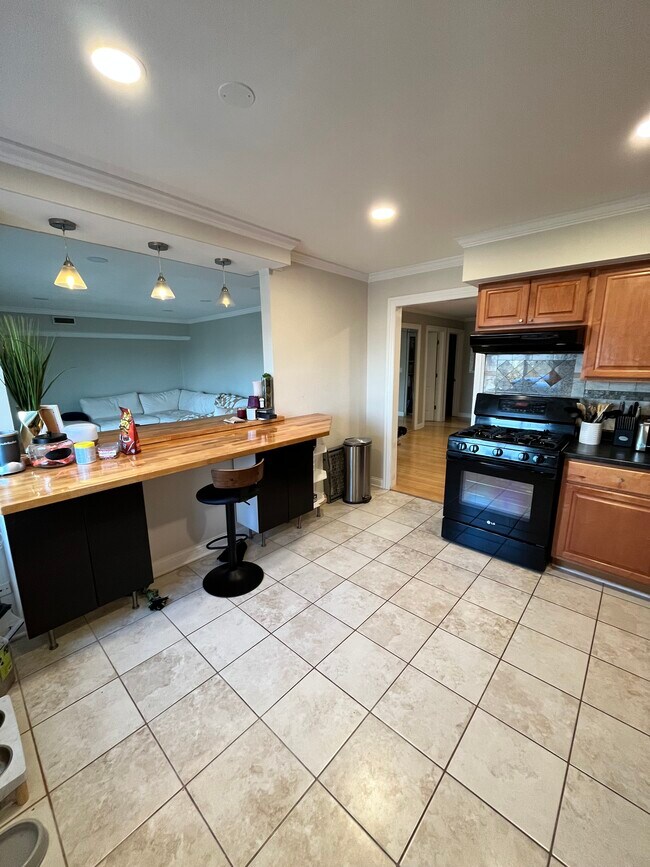 Building Photo - 1430 Sandstone Dr