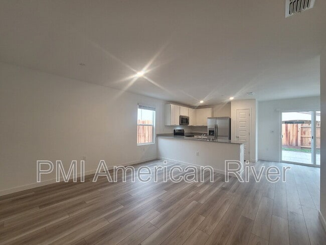 Foto del edificio - 7433 Penfield Dr