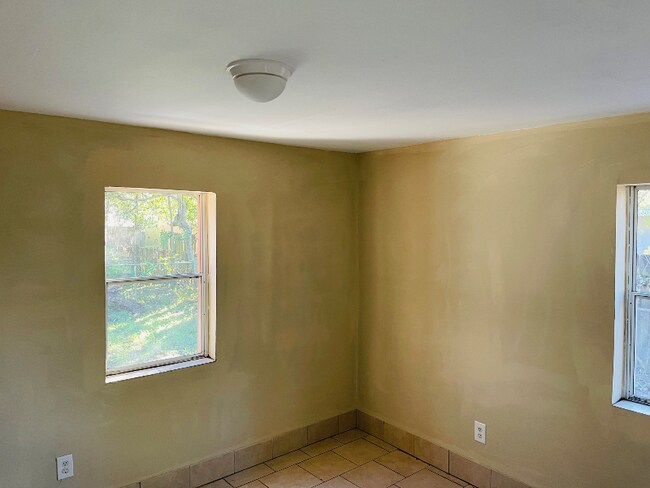 Building Photo - 1719 Fairfax St