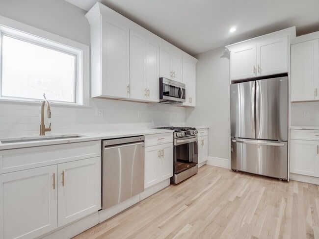 Foto del edificio - 222 W 9th St