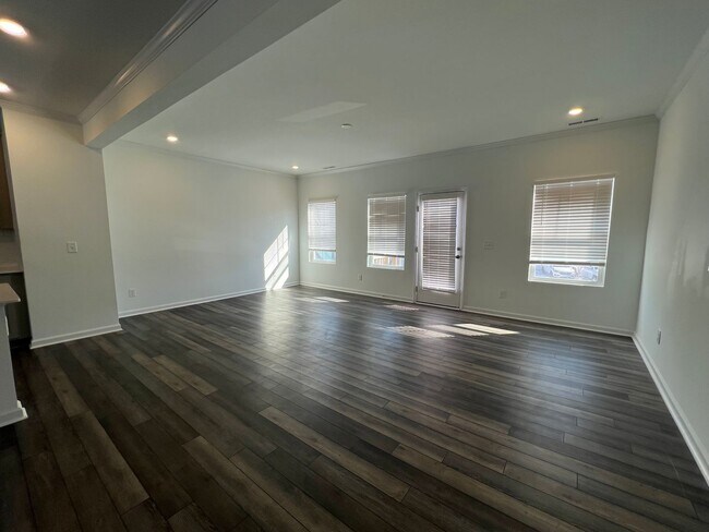 Building Photo - 815 Basswood Gln Trl