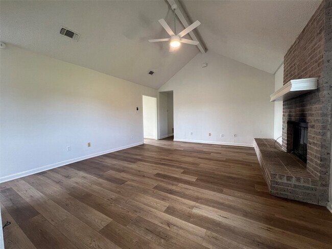Building Photo - 495 Shadow Trail