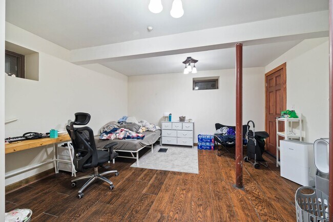 Foto del edificio - 711 Emerson St