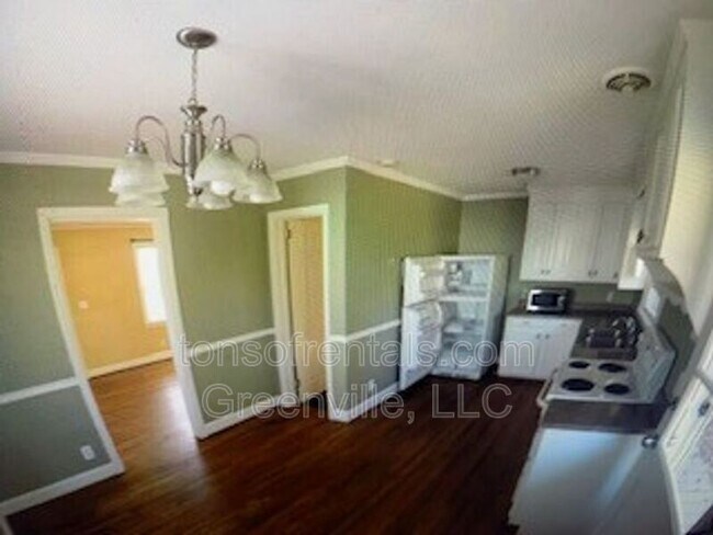 Building Photo - 42 N Garden Cir