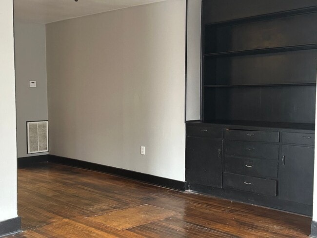 Foto del edificio - 1417 W 11th St