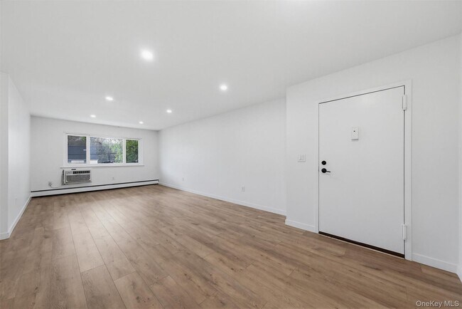 Foto del edificio - 810 Blooming Grove Turnpike