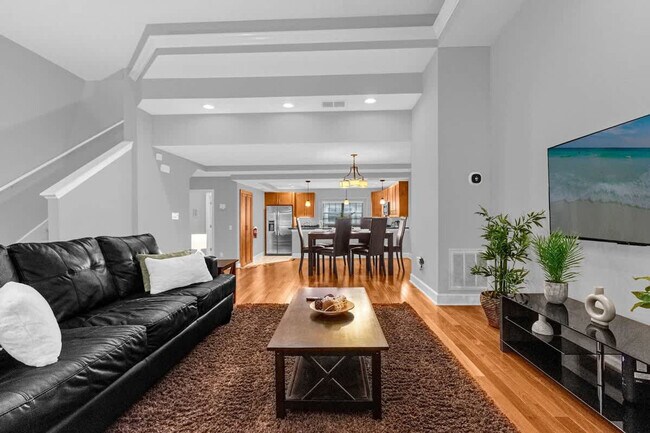 Building Photo - 14545 Damai Ln