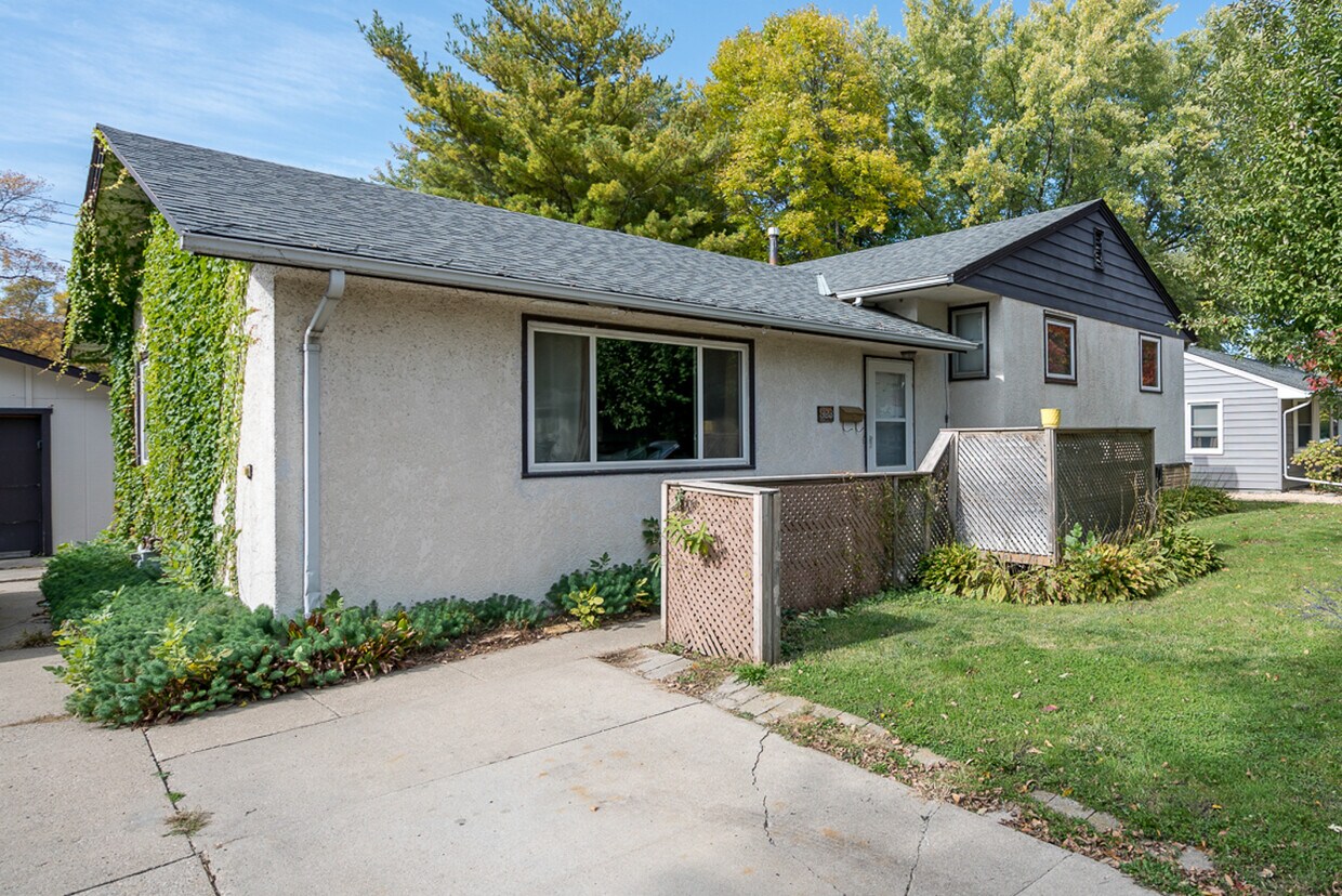 Primary Photo - 323 Floral Ave