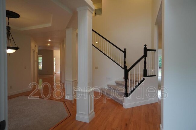 Foto del edificio - 624 N Clearpoint Way