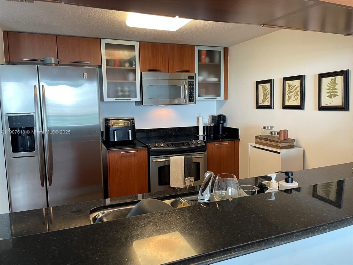 Primary Photo - 1800 N Bayshore Dr