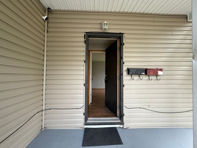 Building Photo - 653 Sherman St