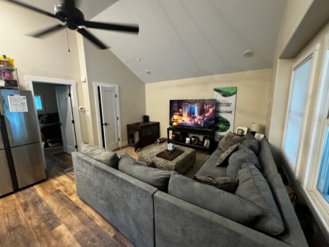 Building Photo - 42079 Sweet Spring Ln