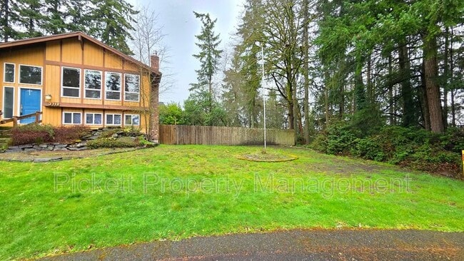 Building Photo - 3712 NW Highland Ct