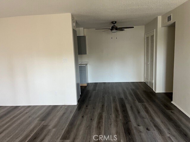 Foto del edificio - 51099 Eisenhower Dr