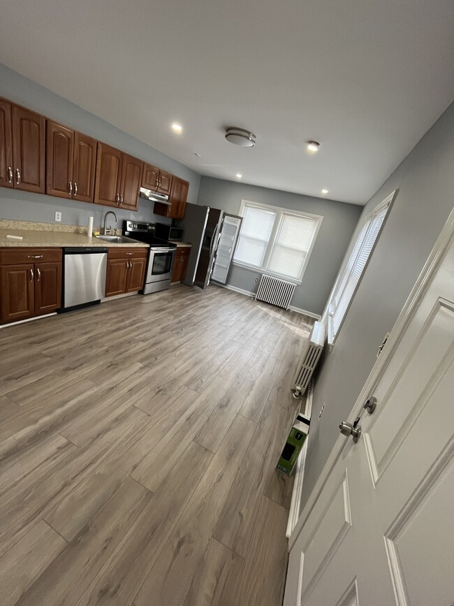 Open concept Kitchen - 526 Military Rd