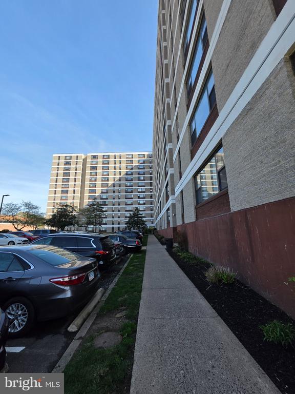 Building Photo - 4600 Duke St