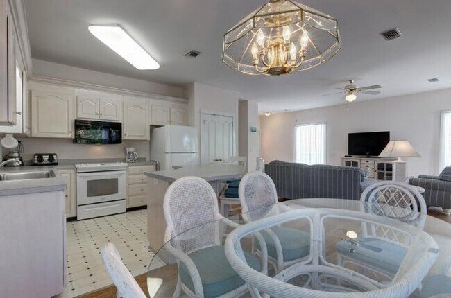 Building Photo - 1423 Sonata Ct