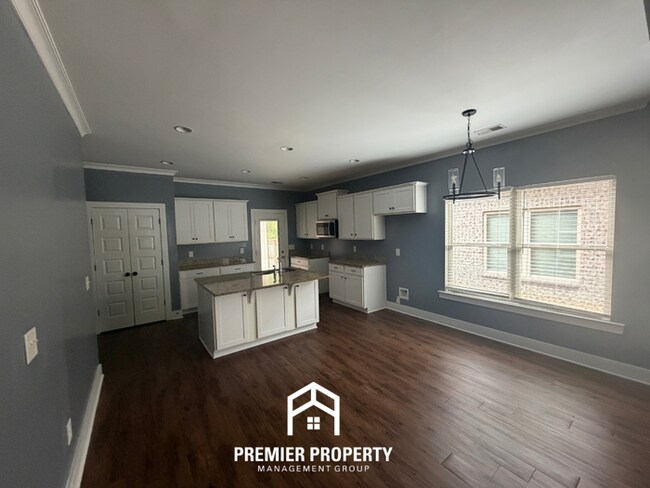 Foto del edificio - 4BR/2BA Birmingham Rental with Attached 1-Car Garage & Open Kitchen Island