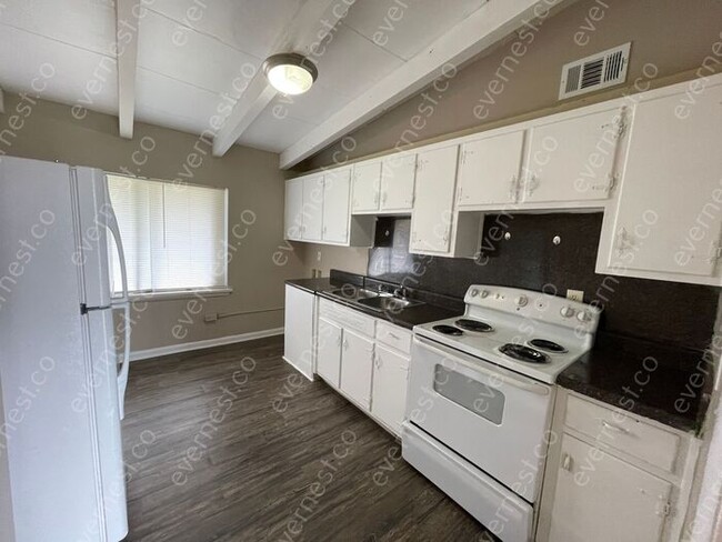 Foto del edificio - 2 BED & 1 BATH / NO PETS / SECTION 8 ACCEP...