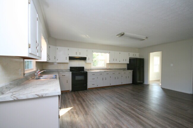 Building Photo - 8848 Sims Rd