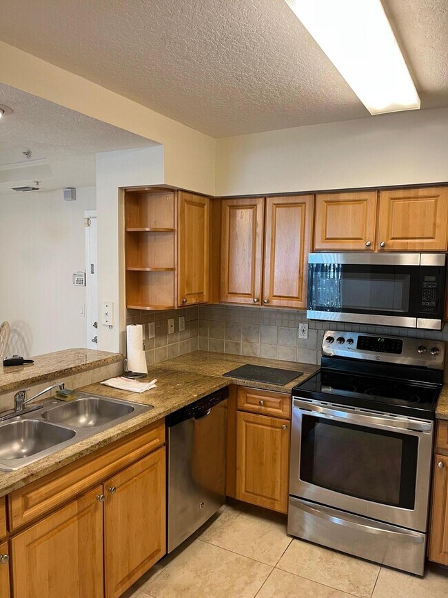 Foto del edificio - 2022 Alta Meadows Ln
