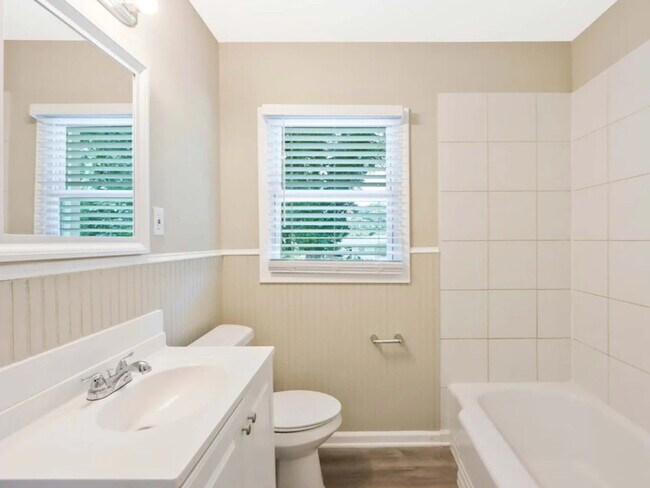 Foto del edificio - 2497 Brentwood Rd